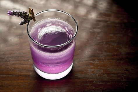 This New Cocktail Menu Is Inspired by 'Spirited Away' #angelsfoodparadise Studio Ghibli Cocktails, Studio Ghibli Drink Recipes, Studio Ghibli Themed Snacks, Studio Ghibli Drink, Ghibli Birthday, Absolut Elyx Vodka, Drink Games, Movie Dinner, Botanist Gin