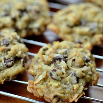 Small Batch Almond Joy Cookies - Small Town Woman Small Batch Almond Joy Cookies, Almond Joy Cookies 4 Ingredients, Chocolate Chip Cookies Christmas, Easy Recipes For Desserts, Oat Slice, Oatmeal No Bake Cookies, Easy Dessert Bars, Tea Party Menu, Joy Cookies