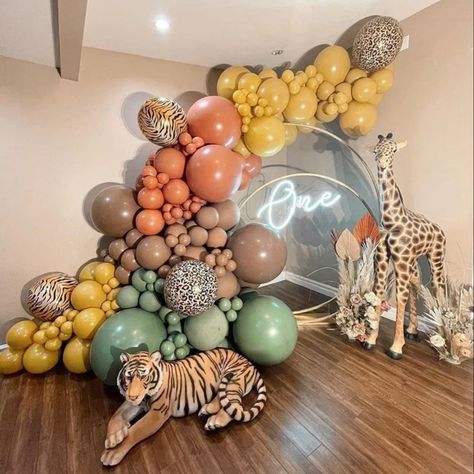 Jungle Balloon Arch, Safari Balloon, Jungle Balloons, Deco Ballon, Jungle Theme Birthday, Wild One Birthday Party, Birthday Decorations Kids, One Balloon, Yellow Balloons