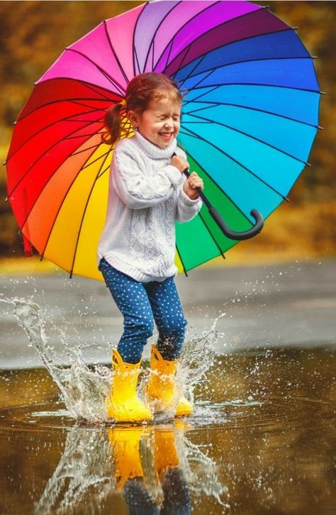 Pictures Of Rain, Rain Humor, Umbrella Photoshoot, Fun In The Rain, Rainy Day Photos, Playing In The Rain, Children Day, Umbrella Photography, Umbrella Photo