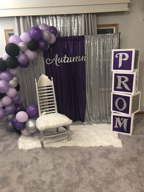 Matric Ball Decor Ideas At Home, Prom Send Off Ideas Decorations Inside, Purple Prom Decorations, Matric Ball Decor At Home, Prom Sendoff Decoration Ideas, Prom Backdrop Ideas Outside, Prom Set Up Ideas At Home, Prom Backdrop Ideas, Prom Decoration Ideas For Home