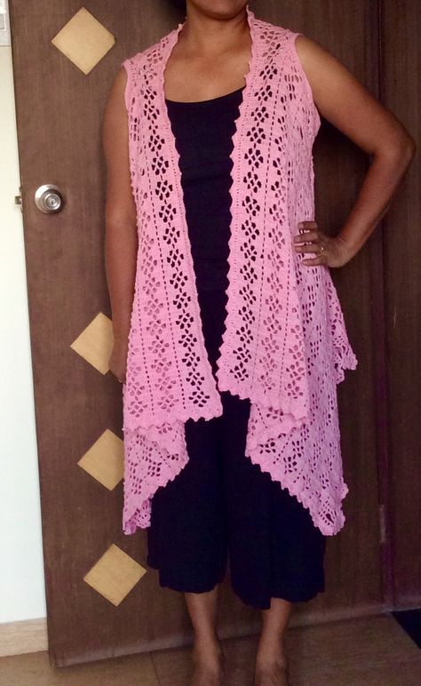 Cotton shrug for summer Sleeveless Shrug, Crochet Creations, Crochet Vest, Curvy Outfits, Cute Crochet, Crochet Designs, Crochet Yarn, Blouse Designs, Crochet Top