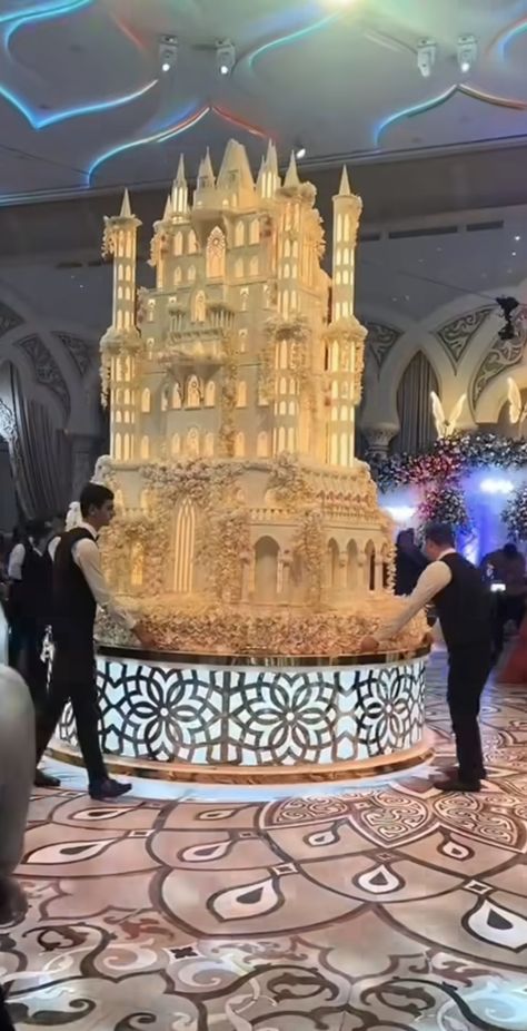 Wedding Castle Cake, Most Expensive Wedding, Huge Wedding Cakes, Castle Wedding Cake, Giant Cake, Wedding Castle, Fancy Wedding Cakes, Huge Cake, Extravagant Wedding Cakes