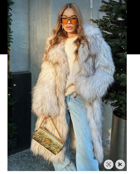 #furcoat #fox #recyclethefurcoat #recycle #trendy #vintagefashion #streetstyle #staywarm #canadianwinter Fur Coat 2023-2024, Glamour Winter Outfit, Autumn Outfits Photoshoot, Oversized Fur Coat Outfit, Fur Coat And Dress, Fake Fur Coat Outfit, Long Fur Coat Outfit, Canada Winter Fashion, Fluffy Coat Outfit