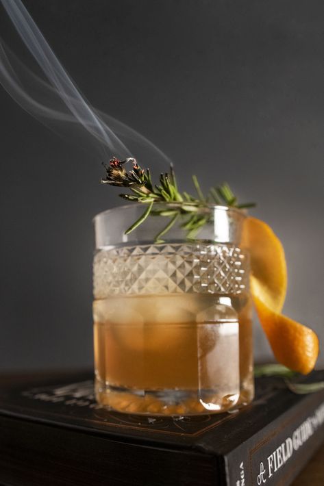 Smoked Rosemary Cocktail, Smoked Cocktail Recipes, Rosemary Old Fashioned, Cocktail Shoot, Best Whiskey Cocktails, Rosemary Cocktail, Smoked Vegetables, Rhubarb Bars, Culinary Torch