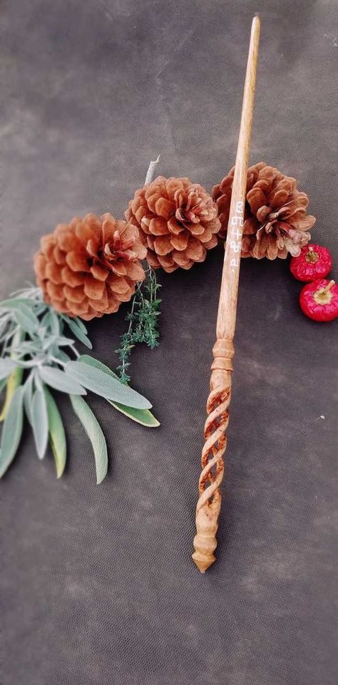 Handmade Harry Potter inspired magic wand - Imgur Wandavision Aesthetic, Harry Potter Script, Harry Potter Oc, Witch Wand, Magia Das Ervas, Festa Harry Potter, Harry Potter Cosplay, Wizard Wand, Diy Wand