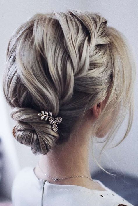 Cute Braided Short Hair Styles #braids #shorthair #buns #updo ❤️ Are you looking for some braided hairstyles for short hair that are easy to do? We have picked the cutest and trendiest looks for you. ❤️ #lovehairstyles #hair #hairstyles #haircuts Braided Short Hair, Braided Hairstyles For Short Hair, Short Hair Bun, Cute Braided Hairstyles, Short Braids, Low Bun, Short Wedding Hair, Penteado Cabelo Curto, Short Hair Updo