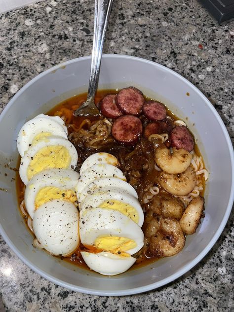 Jasmanian Devil 😈 on Twitter: "Gourmet Hood Noodles 😋 https://t.co/RKTymAj3r3" / Twitter Tofu Soul Food Recipes, Soul Food Ramen, Mac N Cheese Soul Food, Soul Food Aethstetic, Pregnancy Food Cravings, Tokyo Food, Hood Memes, Pregnancy Food, Food Therapy