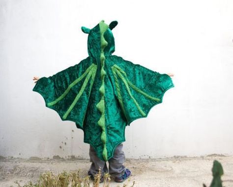 Dragon Cape, Diy Dragon Costume, Cape Tutorial, Diy Dragon, Kid Costume, Green Costume, Dragon Green, Kid Birthday Party, Green Costumes