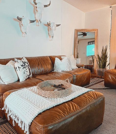 I’m kinda in my minimalist mindset right now as I clean and move the house around 😂 feel like I need to get rid of a lot but maybe the… | Instagram Orange Western Living Room, Western Living Rooms Apartment, Boho Country House Decor, Living Room Decor Western Boho, Boho Cowboy Home Decor, Rustic Country Apartment Decor, Boho Cowgirl Home Decor, Western Lounge Room, Western Home Decor Small House