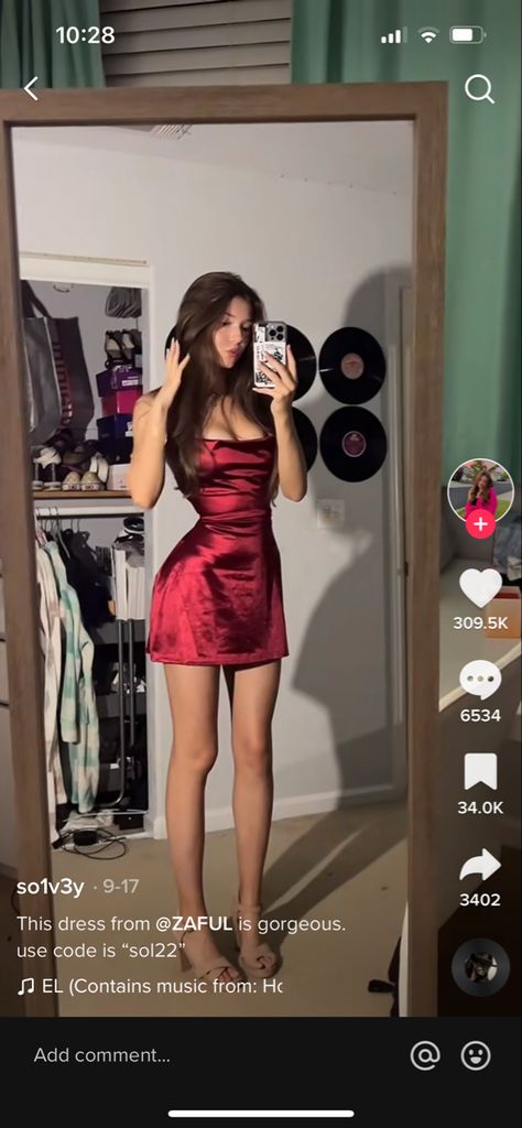 Red Hoco Dress, Hoco Dresses Red, Money Dress, Dark Red Dresses, Tight Dress Outfit, Hoco Dresses Tight, Hoco Dress, Classy Prom Dresses, Homecoming Dresses Tight