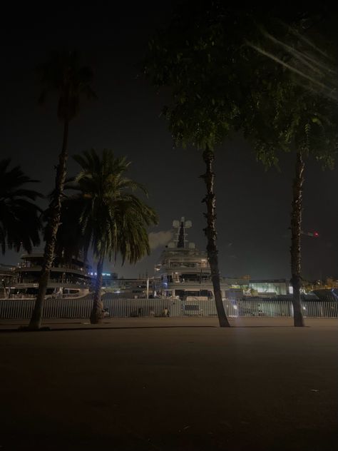 #nightlife #barcelona #yacht #aesthetic #night Barcelona Lifestyle Aesthetic, Barcelona Nightlife, Barcelona At Night, Barcelona Nightlife Aesthetic, Barcelona Bars Aesthetic, Barcelona Beach Night, Night Life, Barcelona, France