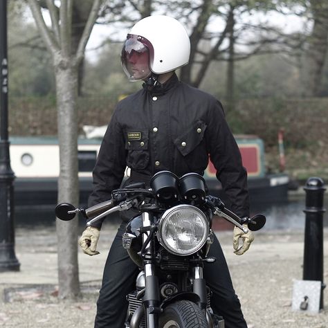 Bell custom 500 helmet and Barbour on Triumph Thruxton Bell Custom 500, Biker Guys, Motorcycle Baby, Hot Biker Guys, Triumph Thruxton, Biker Men, Ducati Scrambler, Gear Head, Cafe Racer