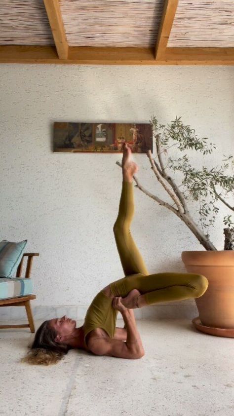 Advance Yoga Poses, Yoga Poses Photography, Bali Yoga, Yoga Inspo, Online Yoga Classes, Yoga Motivation, Yoga School, Basic Yoga, Yoga At Home