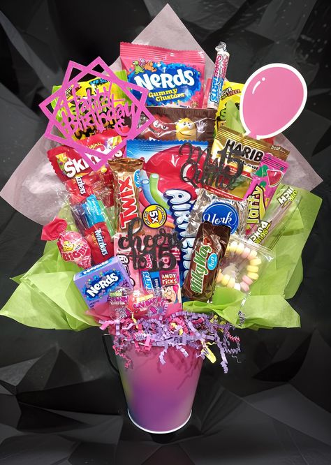 🍭You will receive the exact Sweet 15 Quinceanera candy bouquet pictured. Your fun and festive Birthday candy bouquet will come cellophane wrapped with a beautiful matching bow and ribbons!! Bouquet measures 17 inches tall. Bouquet includes 22 individually wrapped pieces of candy including,     a full size airhead ropes,     skittles, gummy nerds,     gummy bears, twix,     Mnms, milky way     laffy taffy, sour patch and much more. Surprise someone special with a unique custom Birthday candy bou Gummy Nerds, Gummy Bouquet, Food Bouquet Ideas, Item Bouquet, Bouquet Of Candy, Tall Bouquet, Target Candy, Candy Birthday Cards, Birthday Candy Bouquet