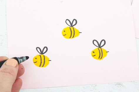 Draw Fingerprint Bee Thumb Print Bees Fingerprint Art, Bee Thumbprint Craft, Bee Fingerprint Art, Toddler Fingerprint Art, Thumbprint Bees, Bee Thumbprint, Fingerprint Bees, Bee Fingerprint, Fingerprint Art Kids