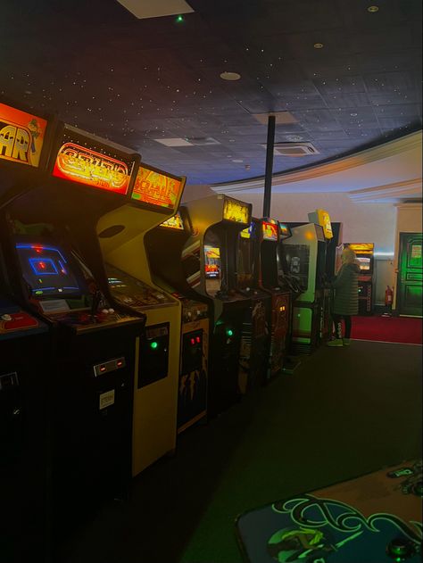 90s Game Aesthetic, Old 90s Aesthetic, 80s Video Game Aesthetic, Fnaf 80s Aesthetic, 90s Arcade Aesthetic, Old Arcade, Vintage Arcade, 80s Arcade, 90s Arcade