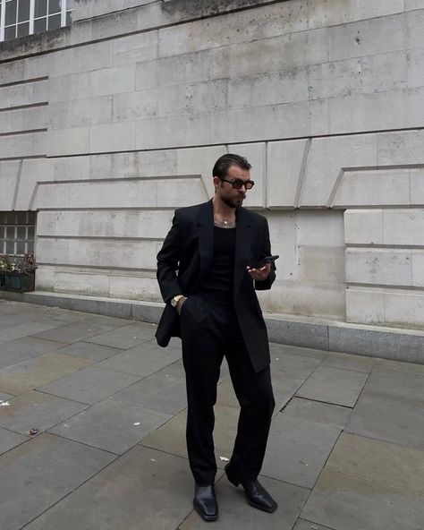 Reece Walker (@reeceawalker) • fotos e vídeos do Instagram All Black Wedding Outfit Men, Men’s Suits Trends 2024, All Black Party Outfit Men, All Black Outfit For Party, Men Suit Outfit, Starboy Style, Mens Christmas Party Outfit, All Black Party, Johnny Walker