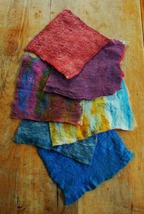 Wet Felting Tutorial, Tovad Ull, Wool Felt Projects, Wet Felting Projects, Felted Wool Crafts, Felt Pictures, Needle Felting Tutorials, Wet Felt, Needle Felting Projects