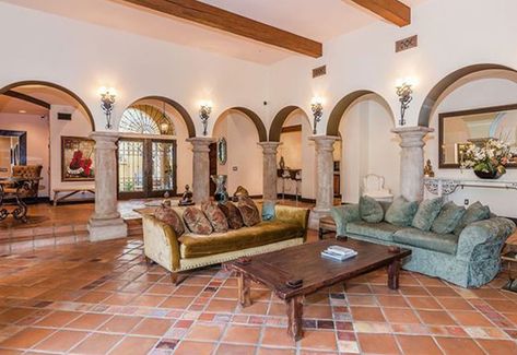 Spanish Style Living Room, Kendall Jenner House, Spanish Living Room, Jenner House, Beverly Hills Mansion, Beverly Hills Houses, Real Estat, Spanish Style Home, Charlie Sheen