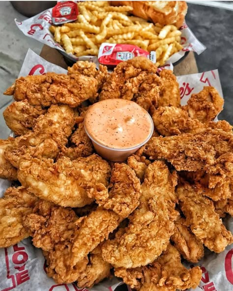 Junk Food Snacks, Food Babe, Food Therapy, Yummy Comfort Food, Food Goals, Unhealthy Food, Chicken Tenders, Food Obsession, Cafe Food