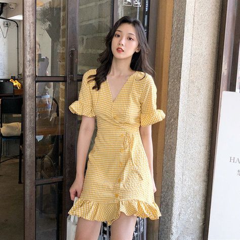 Curvy Summer Outfits, Hats Summer, Boho Summer Outfits, Checkered Dress, Korean Fashion Dress, Korean Fashion Trends, Korean Dress, Yellow Plaid, Ulzzang Fashion