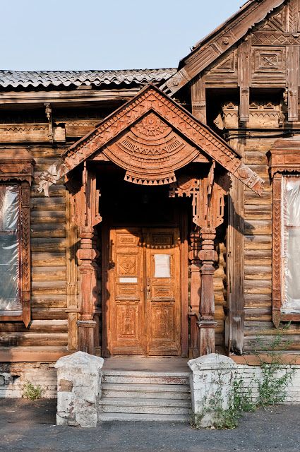 Old wooden house in Omsk, the capital of Western Siberia, Russia. Wood Interior House, Old Wood Interior, Old Wooden House, Siberia Russia, Architecture Portfolio Design, Wooden Architecture, Russian Architecture, Cob House, Wood Interior