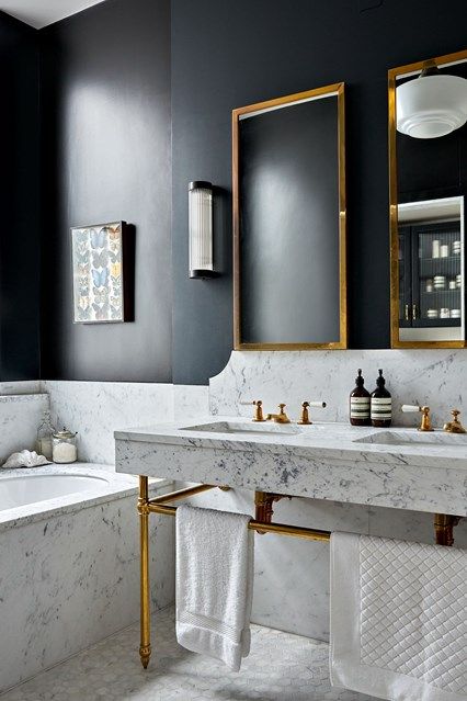 An extremely chic bathroom by Hackett Holland. Get the look: http://h.ouse.co/scmf/OrMCe04Lcp0lODnIfkQ5qBMK2E59OkdLEAk6T5m-Oqhv6j83eDk7LhUOQkoGRZPJJfu2r5of5VHHupa_BGwtnYdYbFp2C3Kd/XDnlTz Masculine Bathroom, Marble Bathroom Designs, Bad Inspiration, Bathroom Suite, 아파트 인테리어, Chic Bathrooms, Marble Bathroom, Counter Tops, Black Bathroom