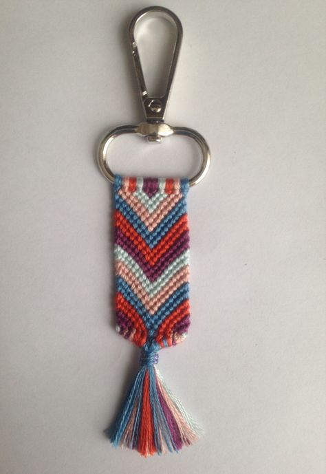 Embroidery Thread Keychain Diy, Chevron Keychain, Diamond Friendship Bracelet, Embroidery Bracelet, Keychain Patterns, String Bracelet Patterns, Diy Fashion Scarf, Cute Friendship Bracelets, Bracelet Inspo