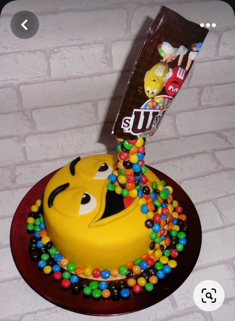 Torturi Baby Shower, Anti Gravity Cake, M&m Cake, Emoji Cake, Gravity Defying Cake, Gravity Cake, Cake Mini, Cake Pop Recipe, Cake Central