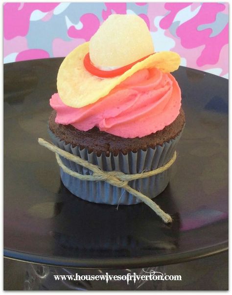 Pringle cowboy hat cupcake Cowgirl Cupcakes, Hat Cupcakes, Cowgirl Cakes, Cupcakes Pink, Western Birthday Party, Rodeo Birthday, Cowgirl Birthday Party, Horse Birthday, Cowgirl Birthday