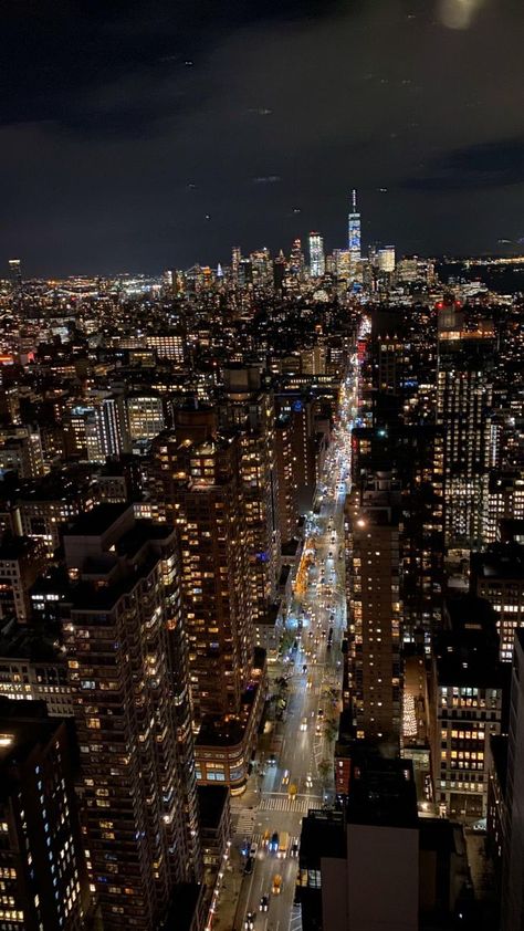 Night City Aesthetic, City View Night, City Life Aesthetic, Amtrak Train, New York Night, Nyc Life, Night Scenery, New York Life, Pretty Landscapes