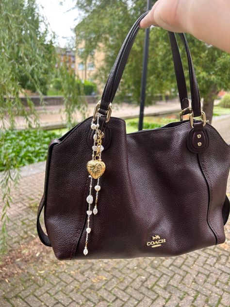 Jane birkin inspired bag Inside My Bag, Handbag Essentials, Girly Bags, Vintage Beads, Jane Birkin, Fancy Bags, Bags Aesthetic, Pretty Bags, Cute Purses