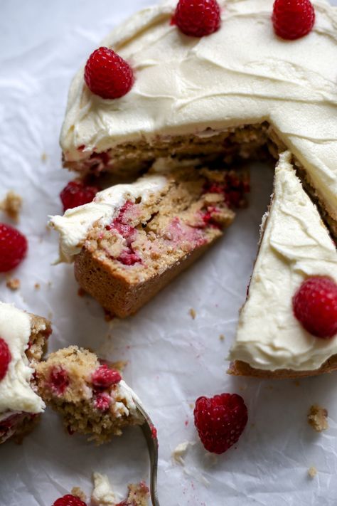 Cake With Oat Flour, Raspberry White Chocolate Cookies, School Lunchbox Ideas, Almond Flour Cakes, Raspberry Recipes, Summer Baking, Oat Cakes, Pine Nut, Raspberry Cake