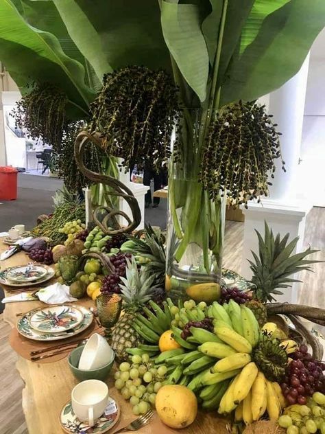 Dining Table Decor Centerpiece, Flower Arrangement Diy, Tropical Centerpieces, Deco Fruit, Island Cottage, Tropical Flower Arrangements, Ikebana Flower, Large Flower Arrangements, Tafel Decor