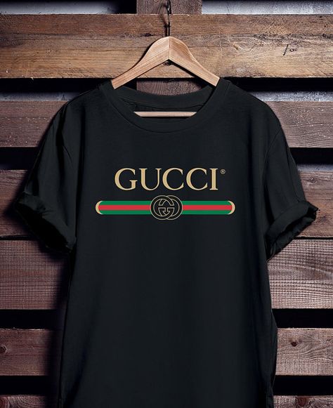 Gucci Shirts Men, Short Verde, Gucci Clothes, Gucci Inspired, Gucci Shirts, Gucci Shirt, Gucci T Shirt, Trend Clothes, Gucci Design