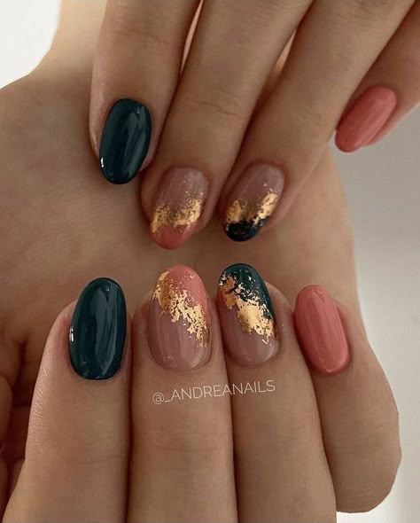 Different Color Nail Designs, Nail Foils Designs, Nail Art How To, Nail Art Trends, Spring Nail Designs, Cute Gel Nails, Shellac Nails, Foil Nails, Spring Nail