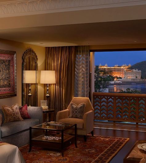 Passion For Luxury : The Leela Palace Udaipur India Indian Luxury Homes, Leela Palace Udaipur, Indian Interior Design, Royal Room, Luxury Lifestyle Travel, Udaipur India, Luxury Hotel Bedroom, India Home Decor, Palace Interior