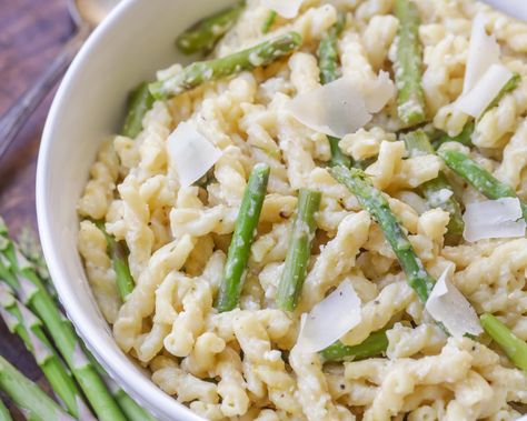 FAVORITE Lemon Pasta with Asparagus | Lil' Luna Sauce For Asparagus, Pasta White Sauce, Chicken Asparagus Pasta, Asparagus Pasta Recipes, Lemon Asparagus Pasta, Asparagus Pasta Salad, Cheesy Chicken Pasta, Lemon Asparagus, Asparagus Pasta