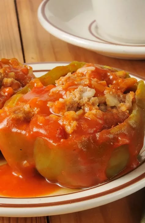 Slow Cooker Stuffed Peppers - Magic Skillet Costco Chicken Salad, Summer Vegetable Recipes, Crockpot Stuffed Peppers, Slow Cooker Stuffed Peppers, Bell Pepper Recipes, Edible Food, Summer Vegetable, Peppers Recipes, Bell Peppers