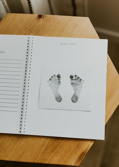 The perfect printable baby book to document the precious memories of your child! This baby book is minimalistic & beautiful. I'm so excited to use this to capture the details of my baby's first years! Scrapbook Minimalist, Baby First Year, Modern Baby Book, First Haircut, Book Baby, Minimalist Baby, Birth Details, Printable Books, Birth Stories