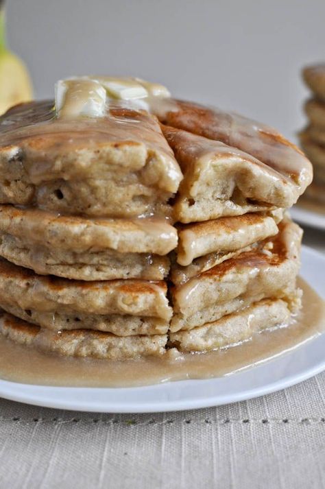 brown sugar banana bread pancakes with vanilla maple glaze... its cake... for BREAKFAST! yes! Brown Sugar Banana Bread, Banana Bread Pancakes, Bread Pancakes, Stack Of Pancakes, Kampot, What's For Breakfast, Breakfast Dishes, Cinnamon Roll, Whole Wheat