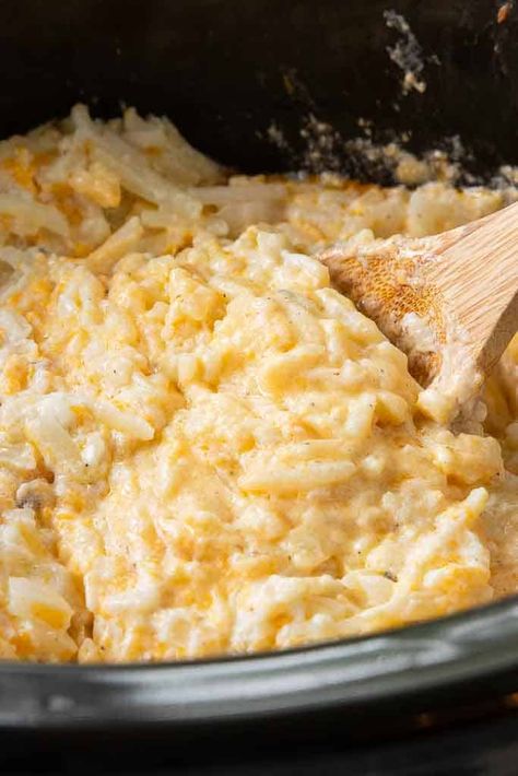 Easy Cheesy Potatoes Crock Pot, Croc Pot Cheesy Potatoes, Crockpot Shredded Potatoes, Crockpot Cheesy Hashbrown Potatoes, Crockpot Fried Potatoes, Cheesy Crockpot Hashbrown Potatoes, Cheesy Potatoes With Hashbrowns Crockpot, Easy Crockpot Potatoes, Crockpot Party Potatoes