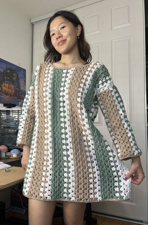 Granny Square Dress Pattern Free, Square Dress Pattern, Granny Square Cardigan Pattern Free, Granny Square Dress Pattern, Crochet Winter Dresses, Crochet Granny Square Dress, Dress Taylor Swift, Bead Edging, Granny Square Dress