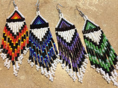 Métis Beaded Earrings, Beaded Mmiw Earrings, Beaded Earrings Native Fire Mountain Gems And Beads, Beaded Earrings Native Rainbow, Thunderbird Beaded Earrings, Diy Jewelry Making Tutorials, Seed Bead Jewelry Patterns, Native Beading Patterns, Native American Beaded Earrings