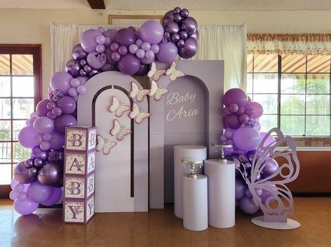 Violet Baby Shower Ideas, Purple Baby Shower Ideas Decoration, Purple Baby Shower Ideas, Butterfly Baby Shower Decorations, Baptism Themes, Purple Backdrop, Recuerdos Primera Comunion Ideas, Butterfly Baby Shower Theme, Liz Marie