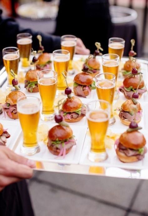 Wedding Canapes, Cocktail Hour Food, Mini Hamburger, Wedding Food Stations, Mini Burger, Wedding Appetizers, Reception Food, Wedding Reception Food, Mini Burgers