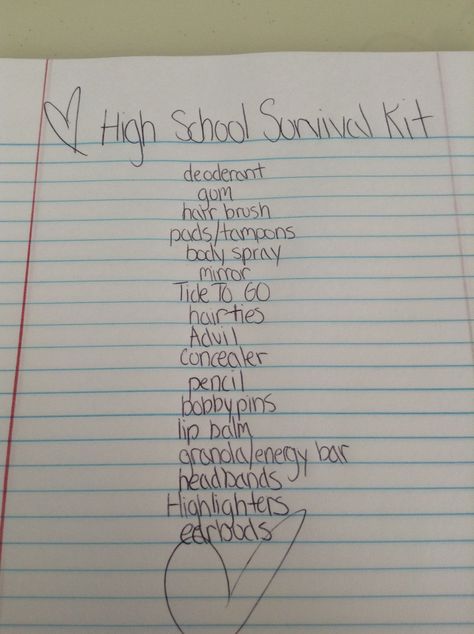 This is a freshman/middle school survival kit. More High School Survival Kit, Middle School Survival Kit, Schul Survival Kits, School Emergency Kit, Middle School Survival, Middle School Hacks, School Survival Kits, School Preparation, Tote Tutorial