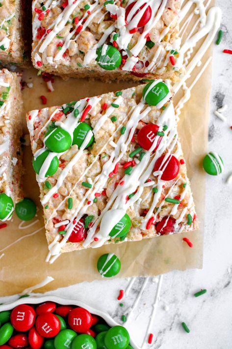 Christmas Rice Krispy Treats - My Messy Kitchen Rice Crispy Treats Christmas, Christmas Rice Krispie Treats, Krispie Treats Christmas, Rice Krispie Treats Christmas, Christmas Rice, Easy Holiday Desserts, Xmas Treats, Easy Christmas Treats, Christmas Baking Recipes