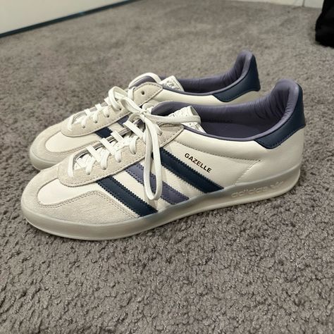 Adidas Gazelle Indoor Shoes Adidas Gazelle Indoor, Pretty Shoes Sneakers, Indoor Shoes, Adidas Gazelle, Dream Shoes, Pretty Shoes, White Adidas, White Outfits, Shoes Sneakers